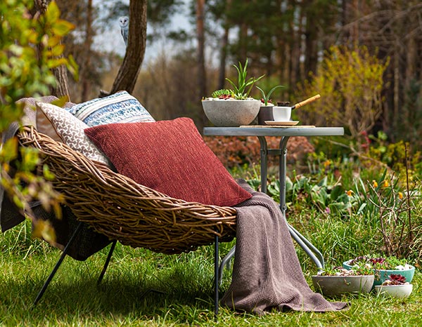 Choosing the right garden furniture in small spaces